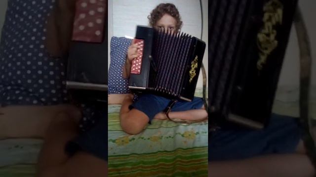 А Я ИГРАЮ НА ГАРМОШКЕ смотреть онлайн