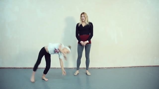 Как научиться делать колесо БЕЗ РУК?! Аэриал (Aerial)! Танцы Онлайн с Кристиной Мацкевич! смотреть онлайн