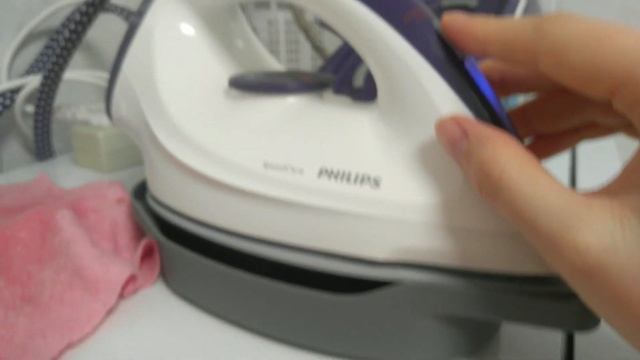 Как почистить утюг с парогенератором или просто утюг Philips SpeedCare GC6631/30 смотреть онлайн