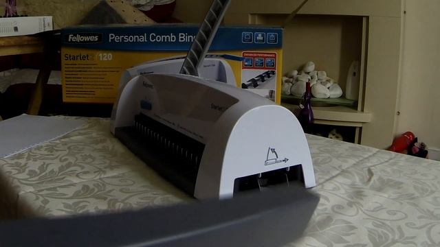 Fellowes Starlet 2 Personal Comb Binder Demonstration. Part 1 смотреть онлайн
