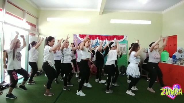 Zumba bareng KIA CLUB Squad | Vente Paca by Ricky Martin смотреть онлайн