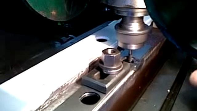 А тут Дядя Саша со своим учеником фрезерует... Я сначала подумал - плазменный телевизор) смотреть онлайн