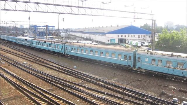 Тепловоз ЧМЭ3 подаёт состав поезда Москва - Алматы, Москва / ChME3 with train Moscow - Almaty смотреть онлайн