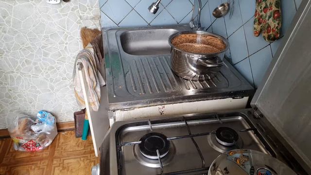 1 Засыпаю пшеницу в кастрюлю смотреть онлайн