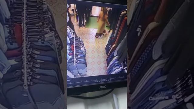 Будьте осторожны! в Дордое появились воры, дочь с мамой, лицо дочери в конце видео видно. смотреть онлайн