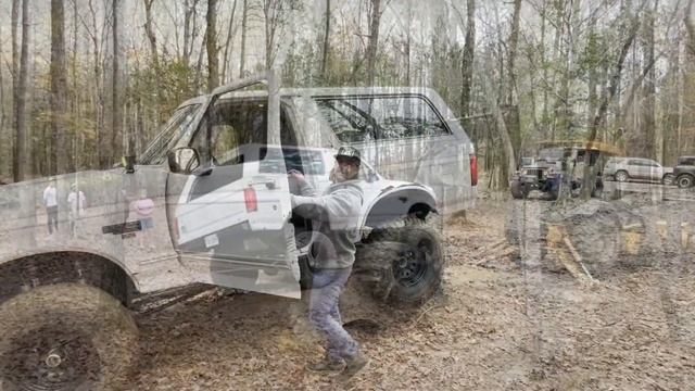 93 Ford Bronco is back for off road redemption! Can he crawl the course without breaking? смотреть онлайн