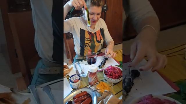 Кальсотс (Calçots) нравится и русским, особенно в прощеное воскресенье. смотреть онлайн
