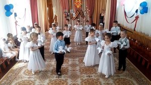 Танец с голубями Птицы белые