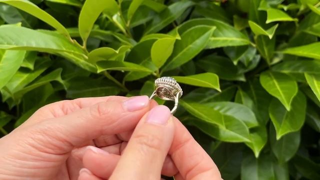 18-karat white gold ring with topaz and diamonds - Italy 1960s смотреть онлайн