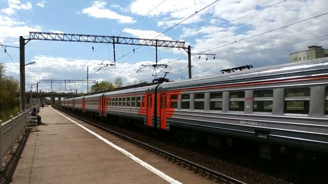 Электропоезд ЭР2Р-7023, пл. Дачное, СПб, 8мая 2020г. смотреть онлайн