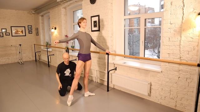 BATTEMENT TENDU по V позиции | БАЛЕТ ДЛЯ НАЧИНАЮЩИХ смотреть онлайн