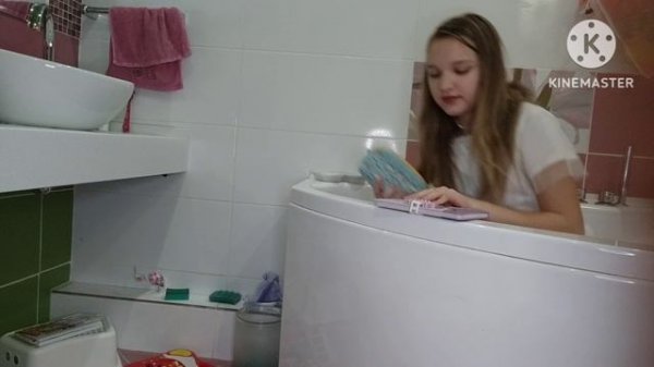 24 ЧАСА В ВАННОЙ КОМНАТЕ ЧЕЛЛЕНДЖ !!! // Milkshake
# Лиза
# Тася