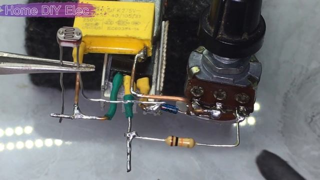 220V LDR Automatically Open And Close The Light Bulb #220volt #LDR #sensor