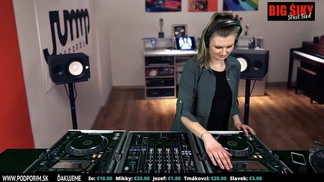 QueenB - LIVE Párty (19.2.2021-20:00) смотреть онлайн