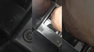 как самому натянуть трос ручного тормоза на автомобиле Хюндай Туксон 2007год выпуска