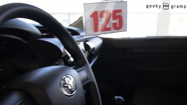 Toyota Hilux 2.4 J 4x4 MT смотреть онлайн