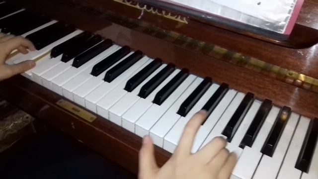Однокласница играет на пианино!Просто супер! смотреть онлайн