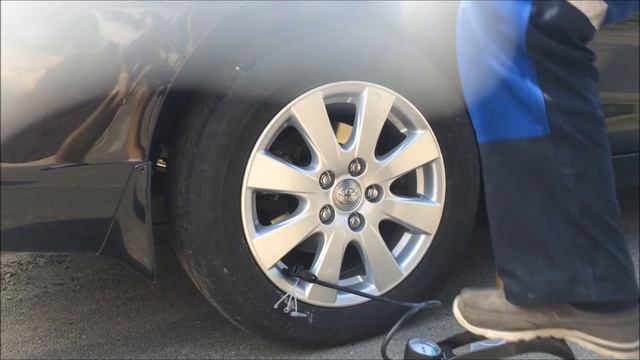 Тестируем герметик для шин! Ремонт прокола колеса в дороге. смотреть онлайн