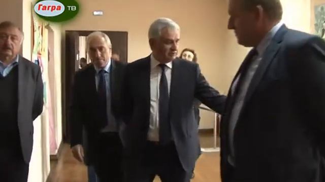 Президент Абхазии Рауль Хаджимба совершил рабочую поездку в Гагру смотреть онлайн