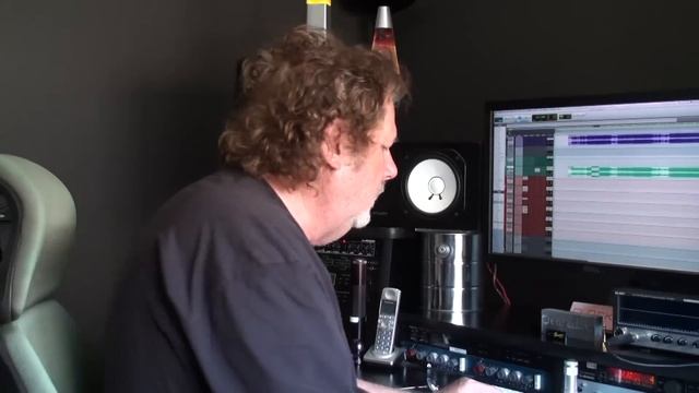 Into The Lair #38 - Instrument Levels in a Mix смотреть онлайн
