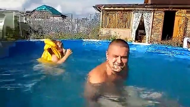 Плаваем на даче в бассейне смотреть онлайн