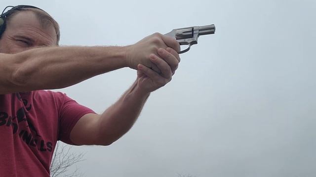 Throwing 38 Special vs 357 Magnum Through The 640 смотреть онлайн