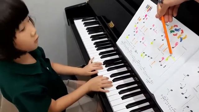 น้องกันต์ Piano Book A - Stomp Dance w/Metronome 35 (Bar 1-8) смотреть онлайн