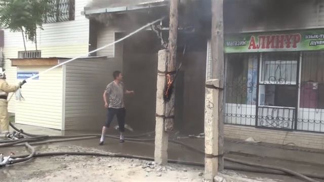 Пожар в частном секторе вызвал переполох. смотреть онлайн