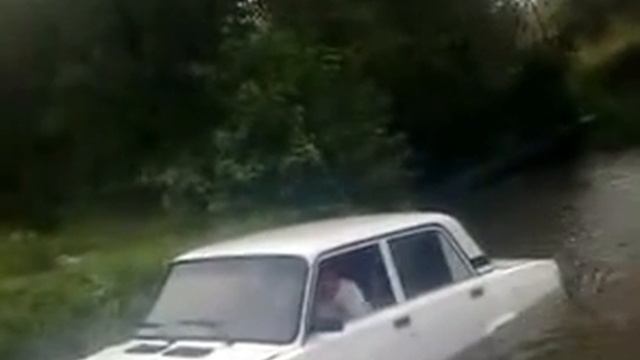 Авто в реке. смотреть онлайн