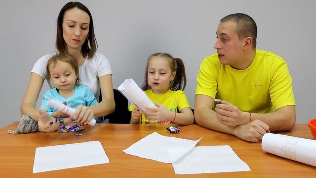 БОЛЬШАЯ, СРЕДНЯЯ или МАЛЕНЬКАЯ ЕДА ЧЕЛЛЕНДЖ ! Кто победит и съест большую вкусняжку? смотреть онлайн