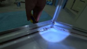 Как удалить силиконовый герметик из шва ванной или душевой кабины! Почему герметик чернеет?