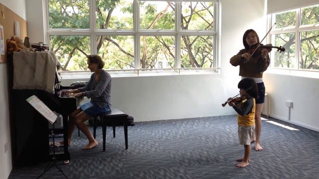 Practicing a zoo song with our beloved family Evan and his mommy Daphna смотреть онлайн