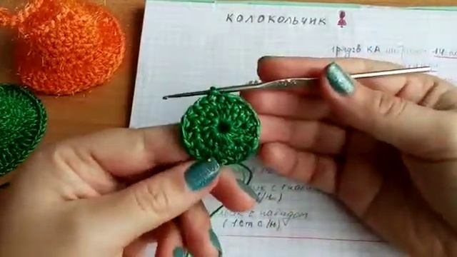 Мастер-класс по вязанию крючком "Новогодний колокольчик" от студии "Золотая нить". Ч1. смотреть онлайн