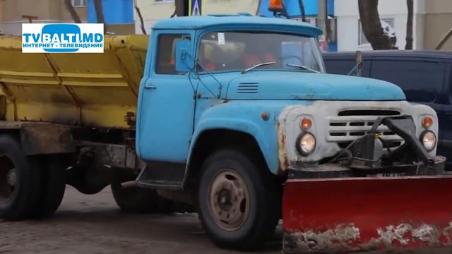 Перекресток Первомайской и Штефан Чел Маре посыпают дорогу для удобства перемещения 20 03 18 смотреть онлайн