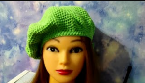 БЕРЕТ КРЮЧКОМ.  Беретик для начинающих. (720p).mp4