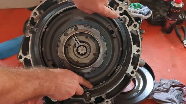 Сборка сцепления на DCT450 Power shift смотреть онлайн