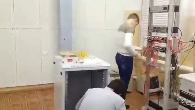 Одна минута учебной практики наладчиков компьютерных сетей смотреть онлайн