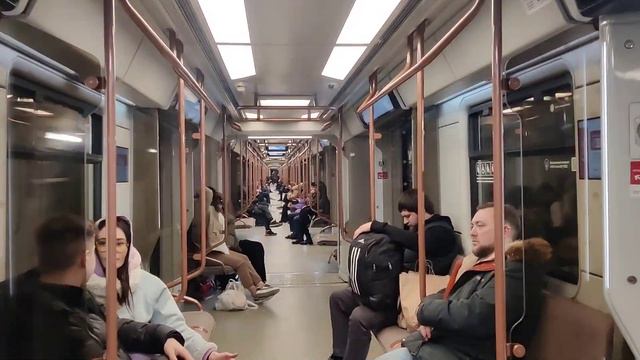 How safe is Russia plus riding last Moscow metro at 01:30AM смотреть онлайн