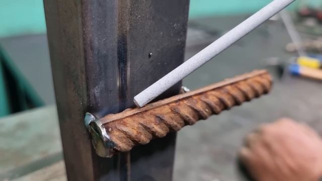 How to welding? Professional vs Beginner смотреть онлайн