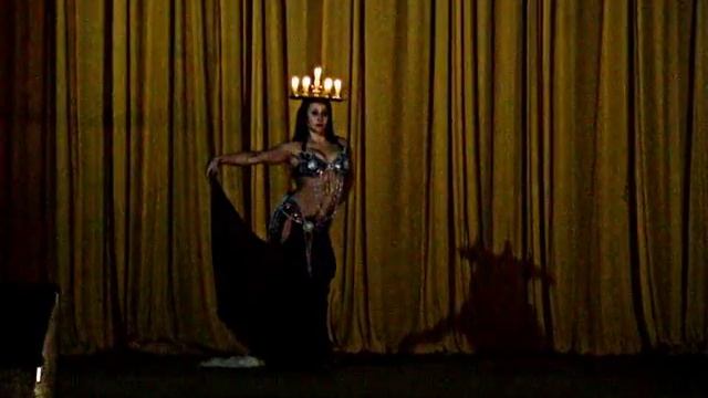 Танец с подносом-канделябром смотреть онлайн