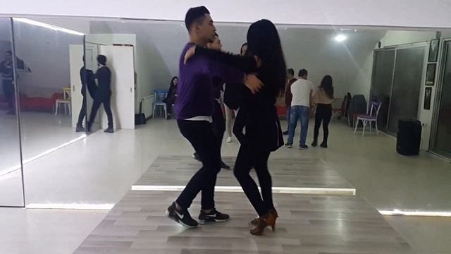 как научить парня танцевать бачату (bachata lesson) смотреть онлайн
