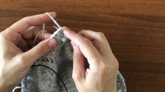 Круглая кокетка листиками и шишечками.Схема и попетельное описание смотреть онлайн