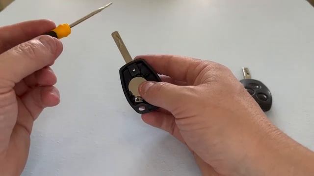 Renault Clio Kangoo Master Modus Twingo Key Fob Battery Replacement смотреть онлайн