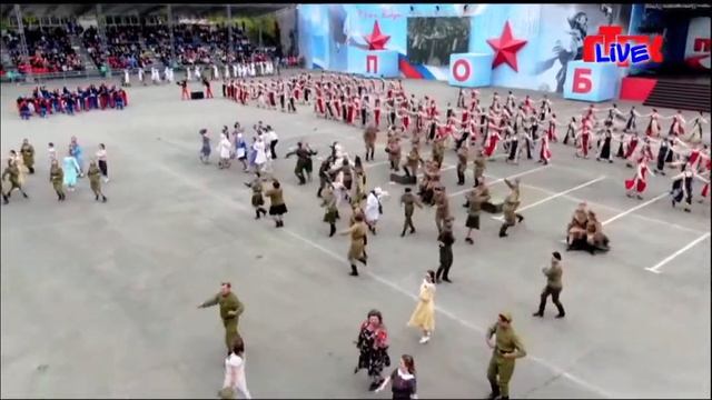 Выступление ансамбля "Раздолье" на праздничном параде в честь Дня Великой Победы (Оренбург 2022 год смотреть онлайн