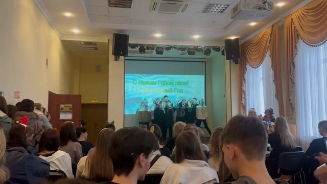 С Новым годом!1 смотреть онлайн