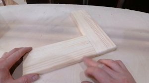 Лестничный плинтус, сапожок на лестнице, обклад ступеней, три способа.