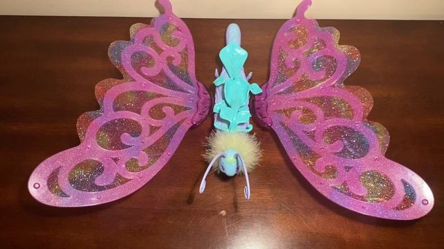 Barbie® Fairytopia™ Hue™ Butterfly & Honey™ Doll смотреть онлайн