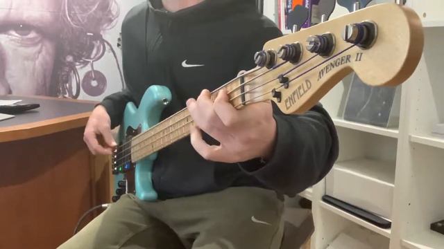 Enfield Avenger 2 Bass Guitar Demo смотреть онлайн