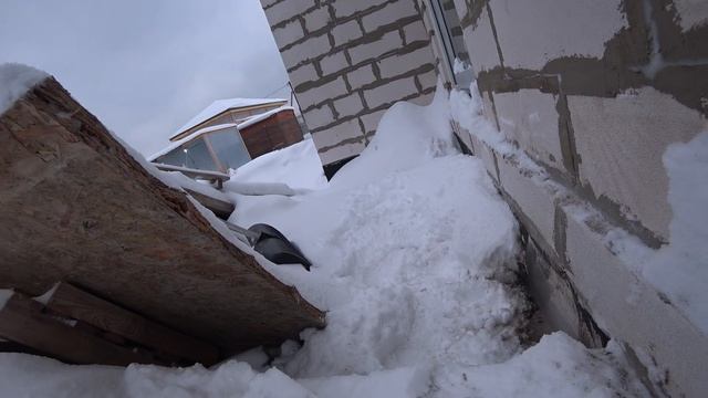 Трещины стен 


Горизонтальные и косые трещины на несущих стенах -  обследование дома из газобетона