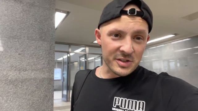 Оставил жену в офисе одну, сам уехал на весь день, интересно как она справиться?) смотреть онлайн